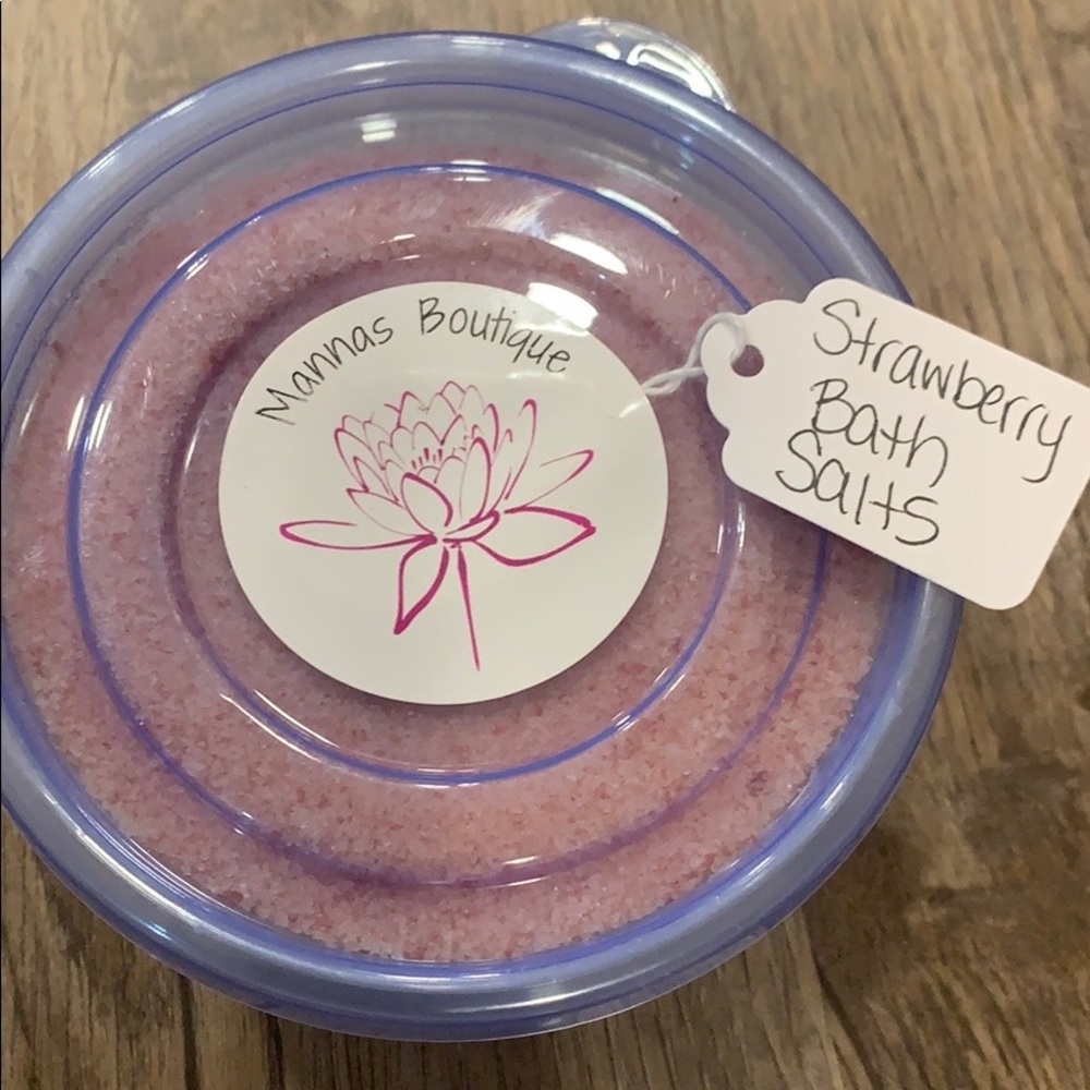 Strawberry bath salts